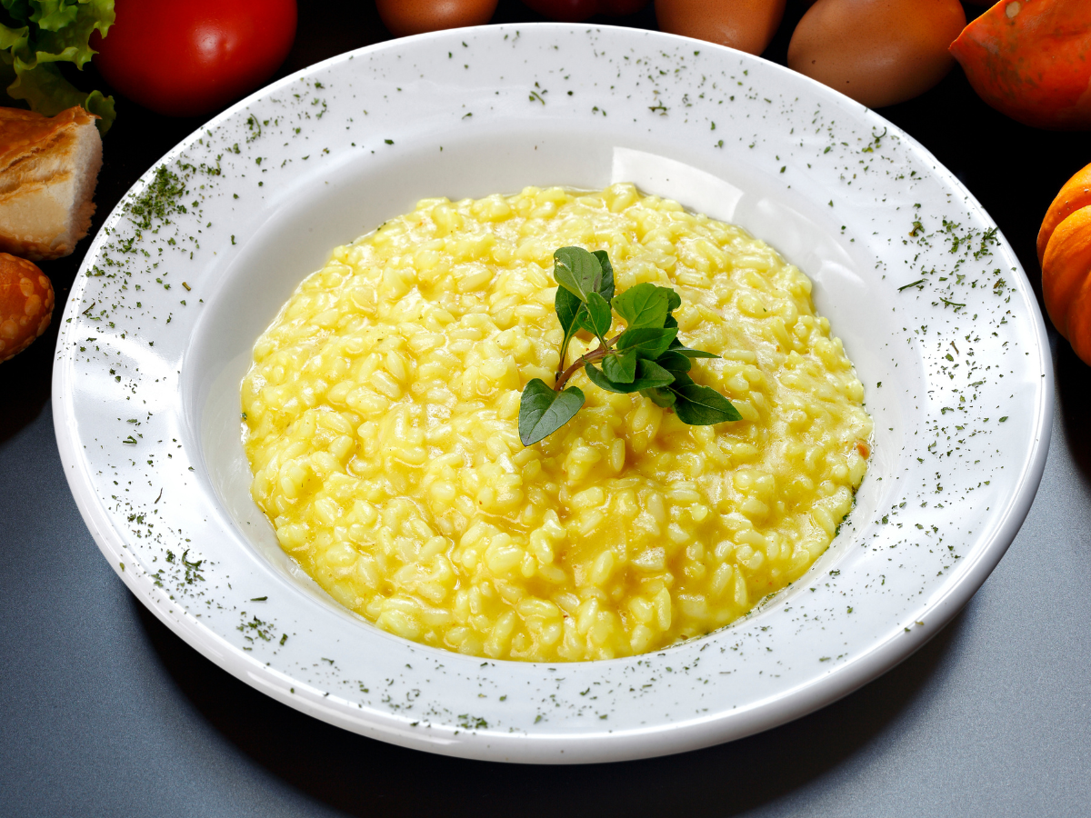 Risoto de alho poró e queijo tão fácil que os restaurantes vão ficar