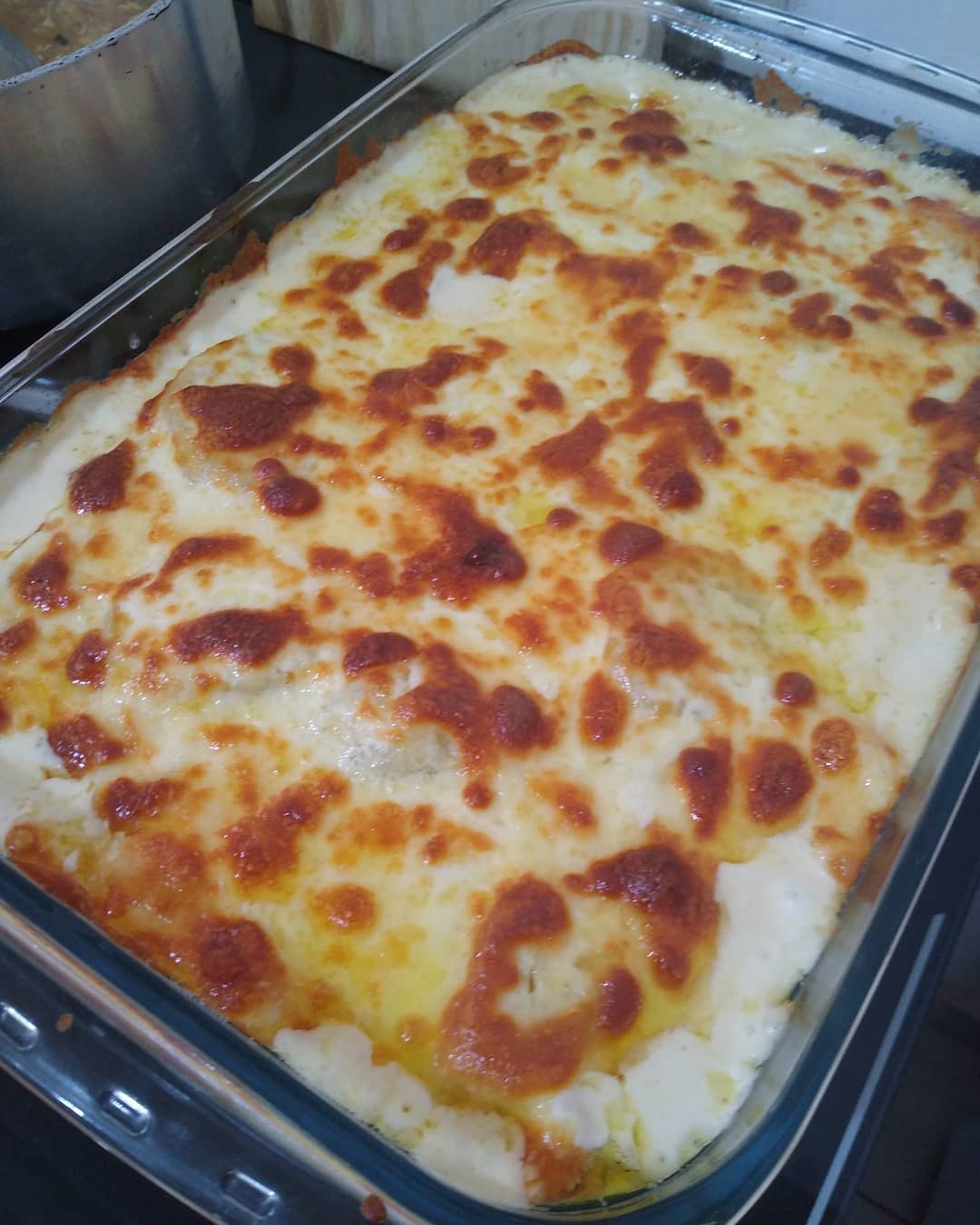 Filé de peixe gratinado muito delicioso para seu domingo