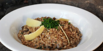 Risoto de cogumelo com lascas de grana padano