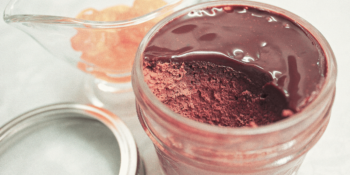 Mousse de chocolate com calda de kinkan
