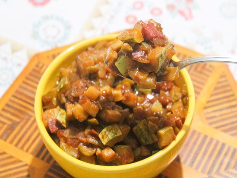 @jornadavegana preparou esta caponata de legumes e abobrinha 