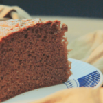 Receita de bolo de pão de mel bem macio e tradicional