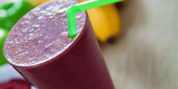 Suco energizante de açaí com banana