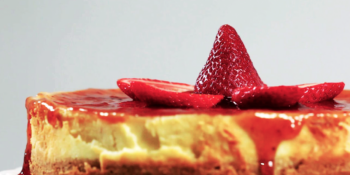 Cheesecake com geleia de morango
