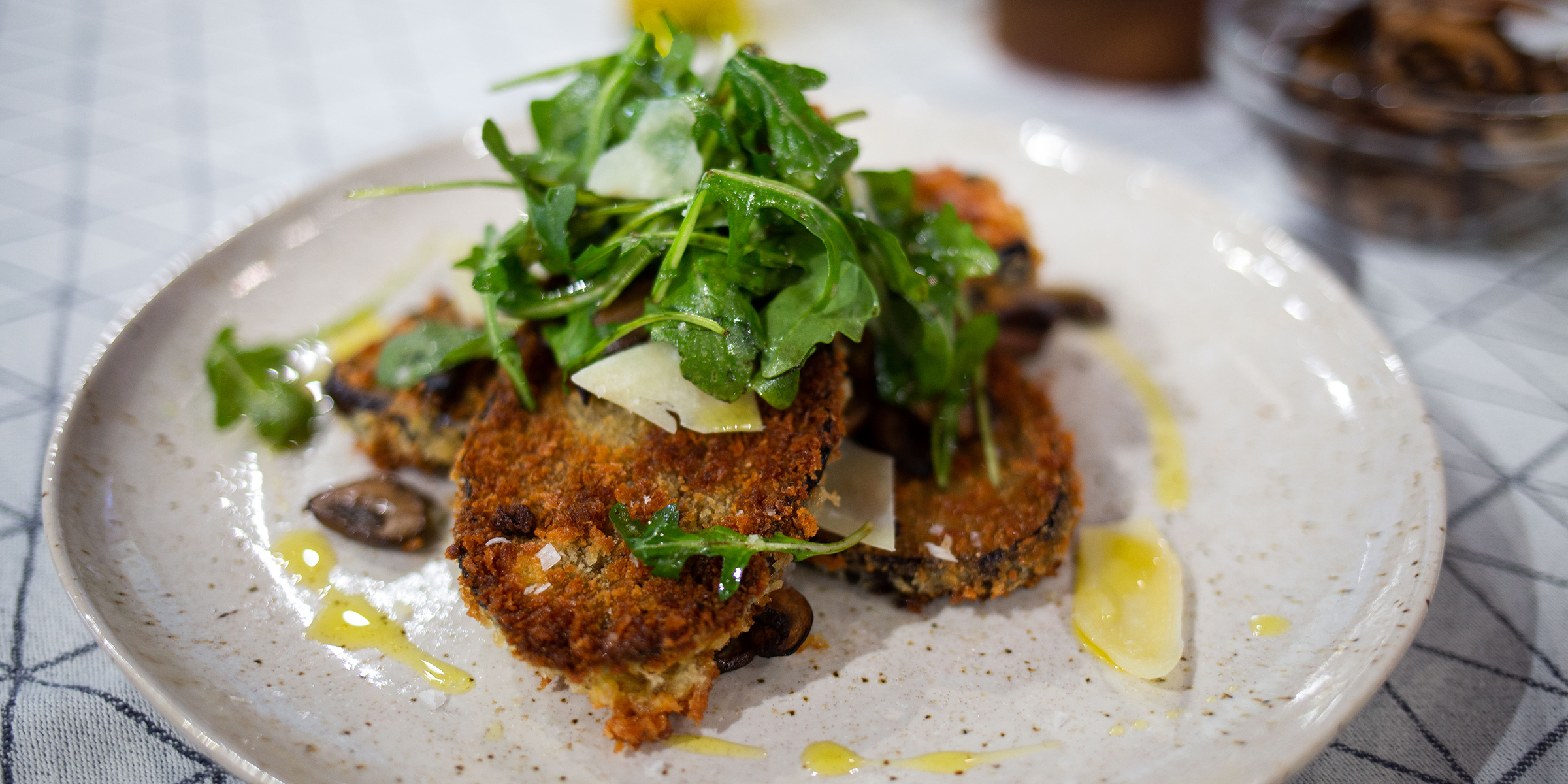 jiló a milanesa com parmesão