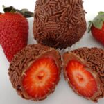 Bombom de morango com brigadeiro: receita prática de sobremesa