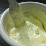 Receita de chantilly cremoso: como fazer sem errar o ponto e virar manteiga