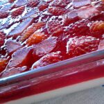 gelatina de morango natural gelatina de morango simples gelatina com morango picado gelatina de morango com leite condensado tudo gostoso gelatina de morango com creme de leite tudo gostoso mousse de morango sobremesa de morango com leite condensado sobremesa de morango simples