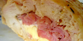 Peito de frango recheado com bacon presunto e queijo