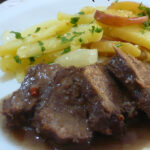língua ao vinho com legumes tudo gostoso