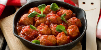 Almôndegas com molho de tomate