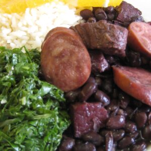 Receita de feijoada tradicional simples: bem saborosa que rende muito