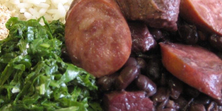 Receita de feijoada tradicional simples: bem saborosa que rende muito