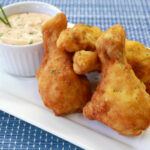 Filé de frango ao molho rosé Salada molho rosé Filé ao molho rosé Receitas com filé de frango ao molho Como fazer molho rosé para hambúrguer Frango à milanesa com molho Molho para comer com frango frito Molho rosé sem mostarda