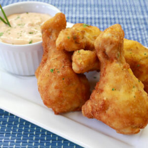 Filé de frango ao molho rosé Salada molho rosé Filé ao molho rosé Receitas com filé de frango ao molho Como fazer molho rosé para hambúrguer Frango à milanesa com molho Molho para comer com frango frito Molho rosé sem mostarda