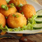 Croquete de batata tudo gostoso recheado frito