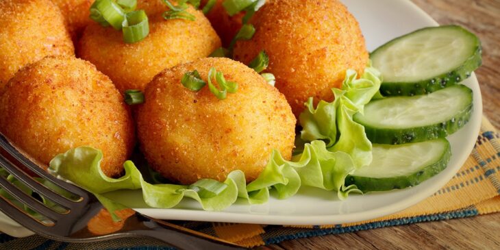 Croquete de batata tudo gostoso recheado frito