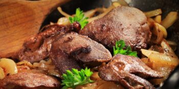 Fígado de frango com cebola