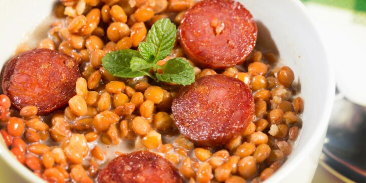 lentilha com linguiça na panela de pressão receita de lentilha com linguiça e legumes como fazer lentilha com linguiça calabresa receita de lentilha simples lentilha com calabresa e bacon na pressão lentilha panelinha lentilha receitas na pressão lentilha portuguesa