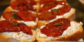 Bruschetta com tomate seco