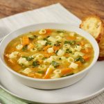 Sopa de legumes com macarrão