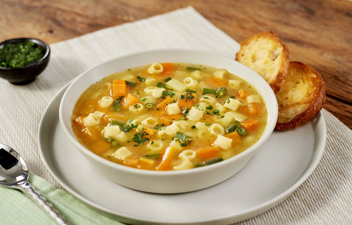 Sopa de legumes com macarrão 