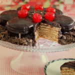 Receita de torta de biscoito Maria com creme de chocolate tudo gostoso