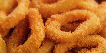 Receita para a Copa do Mundo: Anéis de cebola à milanesa