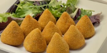 Coxinhas de frango com requeijão