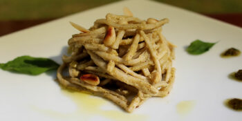 Espaguete ao molho pesto com palmito