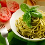 Receita de espaguete ao molho pesto rápida e simples
