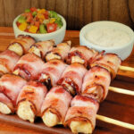 Receita de espetinho de frango com bacon incrível e saborosa