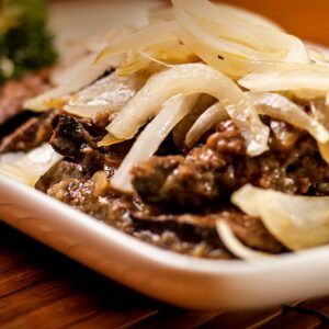 iscas de fígado com cebola tudo gostoso