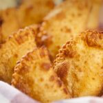 Pastel de provolone com receita crocante e sequinha de feira