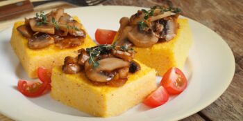 Polenta com cogumelo paris