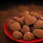Trufas de chocolate: receita fácil sem o doce enjoativo de sempre