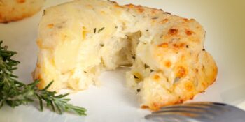 Suflê de batatas e queijo