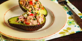 Salada de atum no abacate