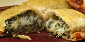 Empanada de frango com espinafre