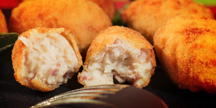 Croquete de frango com tomate seco tudo gostoso