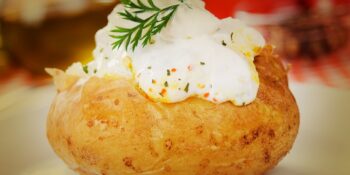 Batata assada com creme branco