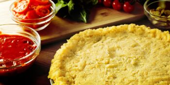 Massa de polenta para pizza
