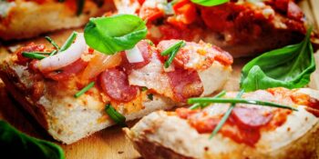 Pizza com massa grossa