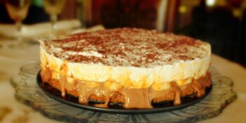 Torta de banana com doce de leite