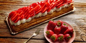 Folhado de morango com chantilly