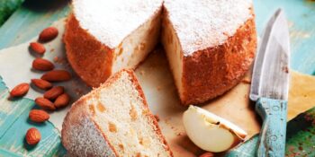 Bolo de farinha de amêndoas e maçãs sem glúten