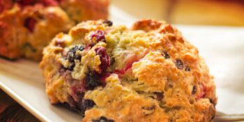 Cookies com morangos e blueberry
