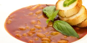 Sopa de tomate com feijão carioca