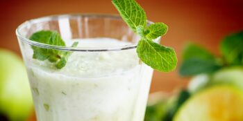 Suco de maçã com hortelã