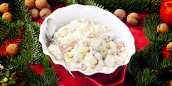 Salada de batatas com molho de iogurte